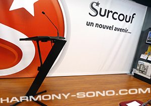 Location mat�riel de sonorisation pour conf�rence avec pupitre et 2 micros cravate