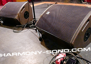 Location matériel sonorisation concert : console de mixage YAMAHA QL1 + YAMAHA RIO 3224-D, enceinte L'ACOUSTICS 12XT, caisson de basse L'ACOUSTICS SB18, ampli L'ACOUSTICS LA4x, micro SHURE SM58, micro SHURE SM57, micro SHURE BETA57A, micro SENNHEISER MD421, micro SENNHEISER E906, DI RADIAL J48 - PARIS