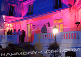 Eclairage architectural d'un chateau pour soirée de mariage